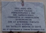 Мемориальная доска на доме, в котором  Г. Галилей открыл спутники Юпитера.  Флоренция, Италия. Фото В.Е. Фрадкина, 2019