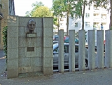 Памятник О. Гану dj Франкфурте