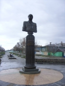 Памятник в г. Усмань (Липецкая обл.) работы скульптора Л. М. Баранова. 