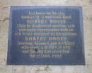 Мемориальная доска Р. Бойлю и Р. Гуку на противоположной стороне мемориала П. Шелли in the High Street, Oxford.