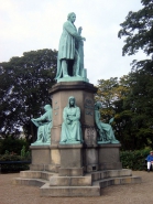 ЭРСТЕД Ханс Кристиан (Oersted Hans Christian).Памятник в Копенгагене
