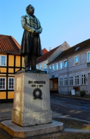 ЭРСТЕД Ханс Кристиан (Oersted Hans Christian).Памятник в Рудкёбинге