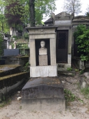 Могила на кладбище Пер-Лашез
