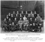 Э. Резерфорд, А. Шустер с сотрудниками и учениками в Манчестере, 1910