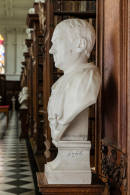 ЖЮРЕН (ДЖУРИН) Джеймс (James Jurin). Бюст работы P.Scheemakers II dв Тринити-колледже. Источник: https://artuk.org/