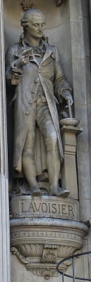 ЛАВУАЗЬЕ Антуан Лоран (Lavoisier Antoine Laurent). Statue of Lavoisier at Hotel de Ville, Paris
