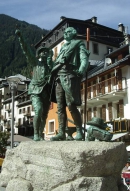 Памятник О. де Соссюру в Шамони