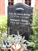 Могила Х. Бетге на кладбище Stadtgottesacker в в городе Халле - ан - дер - Заале. Источник: https://de.wikipedia.org/wiki/Heinz_Bethge