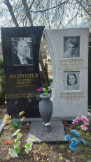 Могила  Д. И. Блохинцева на Кунцевском кладбище в Москве (участок 10). Фото В.Е. Фрадкина. 12.04.2024