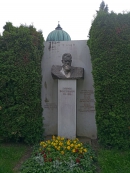Могила Л. Больцмана на Zentralfriedhof  Vienna Wien Stadt Vienna (Wien), Austria Plot: Group 14C, Number 1. Фото В.Е. Фрадкина