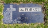 Надгробная плита Л. де Фореста на San Fernando Mission Cemetery Mission Hills, Los Angeles County, California, USA. Источник: https://www.findagrave.com