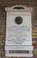 Надгробная плита Х. Допплера в церкви Сан-Микеле в Венеции