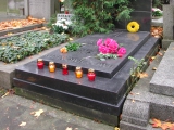 Могила В. Рубиновича на warszawskim Cmentarzu Powązkowskim (Повонзковском кладбище). Источник: https://pl.wikipedia.org/wiki/Wojciech_Rubinowicz
