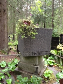 Могила Е.Ф. Гросса на кладбище в Комарово (Ленинградская область). Фото В.Е. Фрадкина