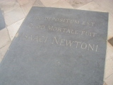 Могильная плита Ньютона в Вестминстерском аббатстве