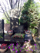 Надгробие Б.В. Курчатова на Новодевичьем кладбище в Москве