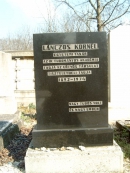 Могила К. Ланцоша на Farkasréti zsidó temető, Будапешт. Источник: http://www.agt.bme.hu/varga/foto/izraelita/lanczos-k.html