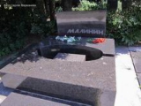 Могила А.Ю. Малинина на Зеленоградском (Центральном) кладбище. Источник: http://sm.evg-rumjantsev.ru/des3/malinin.html
