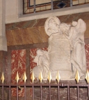 Могила П. Мопертюи в церкви Сен-Рош в Париже. Источник: http://www.w-volk.de/museum/grave62.htm