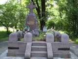 Надгробие Д.И. Менделеева на Литераторских мостках Волковского кладбища в Санкт-Петербурге. Фото В.Е. Фрадкина, 2004