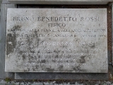 Надгробная плита на могиле Б. Росси  (Rossi Bruno Benedetto) на кладбище  Cimitero delle Porte Sante во Флоренции. Фото В.Е. Фрадкина, 2019