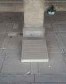 Надгробие И.Г. ШУЛЬЦЕ. Источник: Harvey Kneeslapper; https://commons.wikimedia.org/wiki/File:Grab_Johann_Heinrich_Schulze.jpg