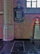 Могильная плита и Мемориал В.Снеллиуса в Pieterskerk в Лейдене. Источник: http://www.atlasobscura.com/places/willebrord-snellius-grave
