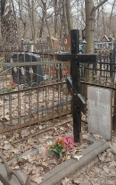 Могила Ф.Ф. Волькенштейна на Кунцевском кладбище. Фото В.Е. Фрадкина, 3.04.2025