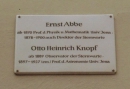 Эрнст Аббе. Памятная табличка в Йене, Schillergässchen 2 (Германия). Источник: http://www.w-volk.de/museum/plaque76.htm