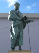 Аристотель. Статуя в университете в Салониках, Греция