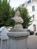 Бюст Р. Декарта в  Collège René-Descartes à Châtellerault