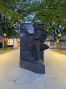 Памятник А.И. Лейпунскому в Обнинске перед зданием Физико-энергетического института. Фото М. Вранцева, 2025