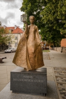 Памятник М. Кюри в Варшаве