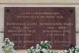 Мемориальная доска В. Паули в Вене на здании гимназии Дёблингер (19-й округ). Фото В.Е. Фрадкина, 2018