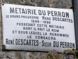 Мемориальная доска Р. Декарту в Lieu dit Le Perron Availles En Châtellerault