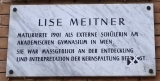 Мемориальная доска в Вене на здании Академической гимназии, Бетховенплатц 1. Фото В.Е. Фрадкина, 2018
