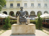 Аристотель. Статуя в Салониках, Греция