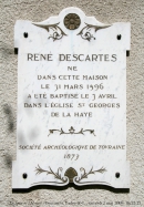 Мемориальная доска на предполагаемом месте рождения Декарта